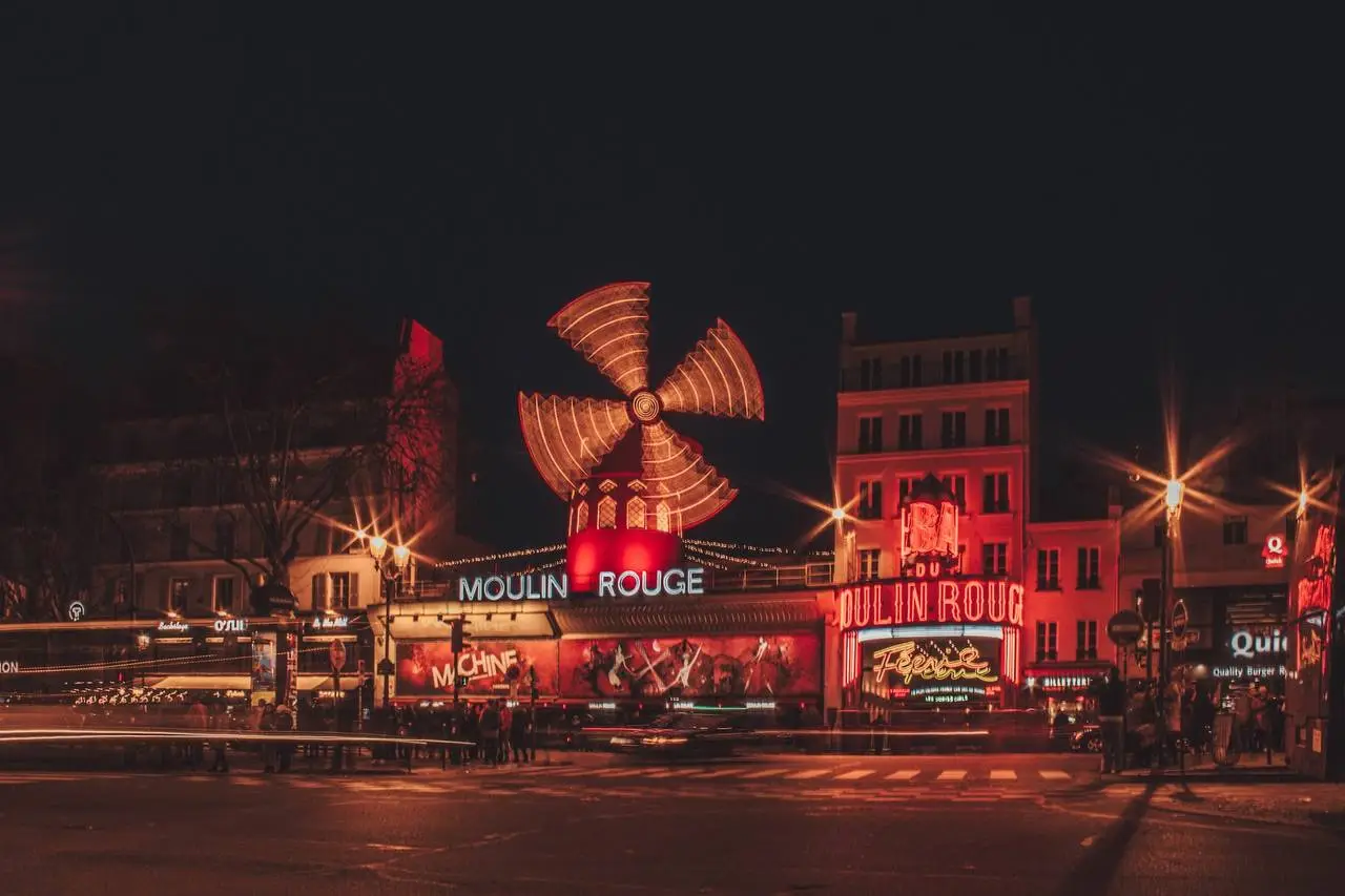 Moulin Rouge Weitwinkel