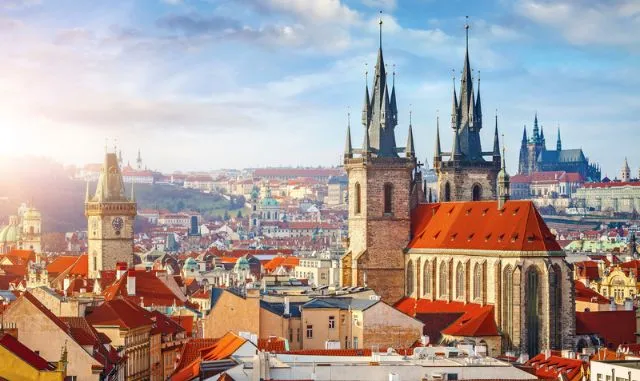 Teynkirche mit Blick vom Pulverturm